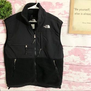 The North Face Men’s Black Sleeveless Zipper Vest